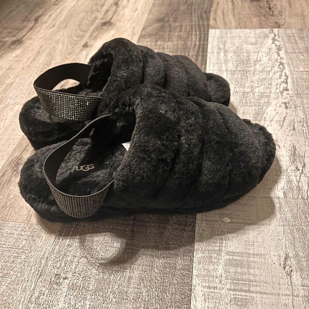 UGG 8.5 Fluff Yeah Slippers